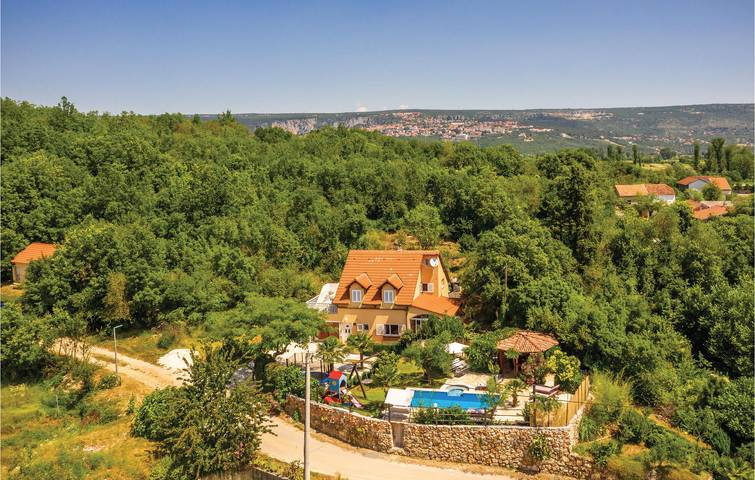 Gemütliche 154 m² große Wohnung mit Pool und Terrasse in der Nähe des Flusses Matica in Imotski, Makarska Riviera