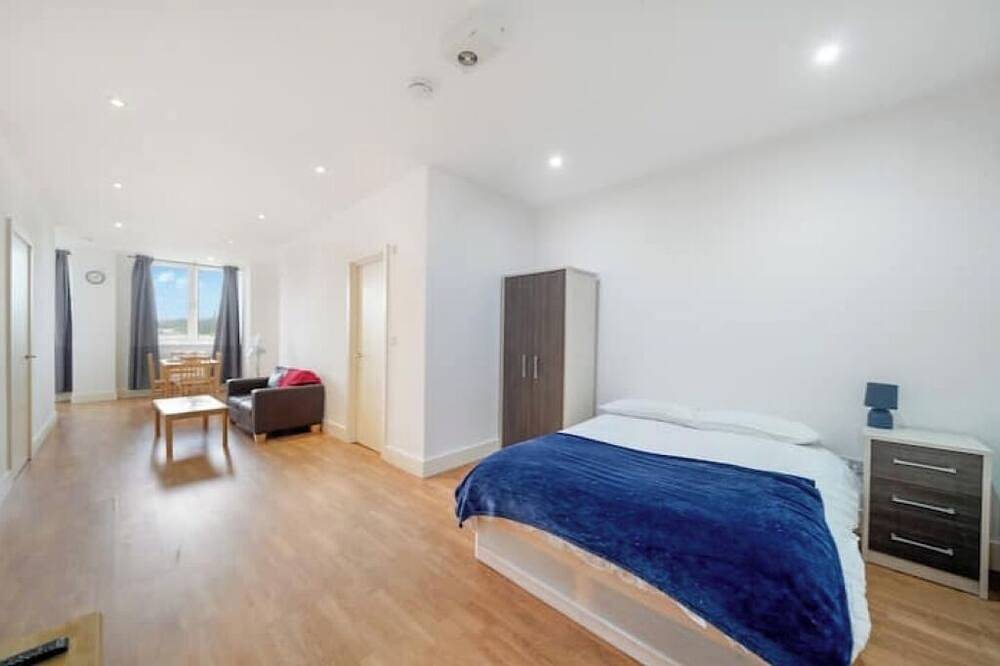 Hel leilighet, New! Spacious Flat with parking in Elstree and Borehamwood, Hertfordshire