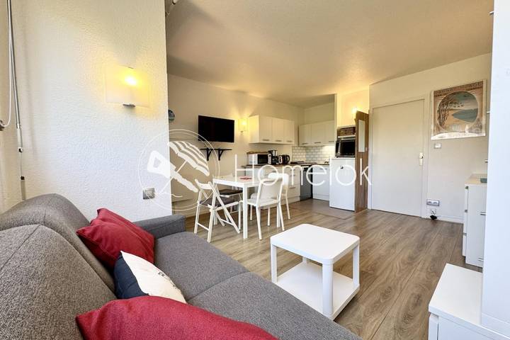 Gîte pour 4 personnes, avec terrasse et piscine dans Plage de la Légenèse