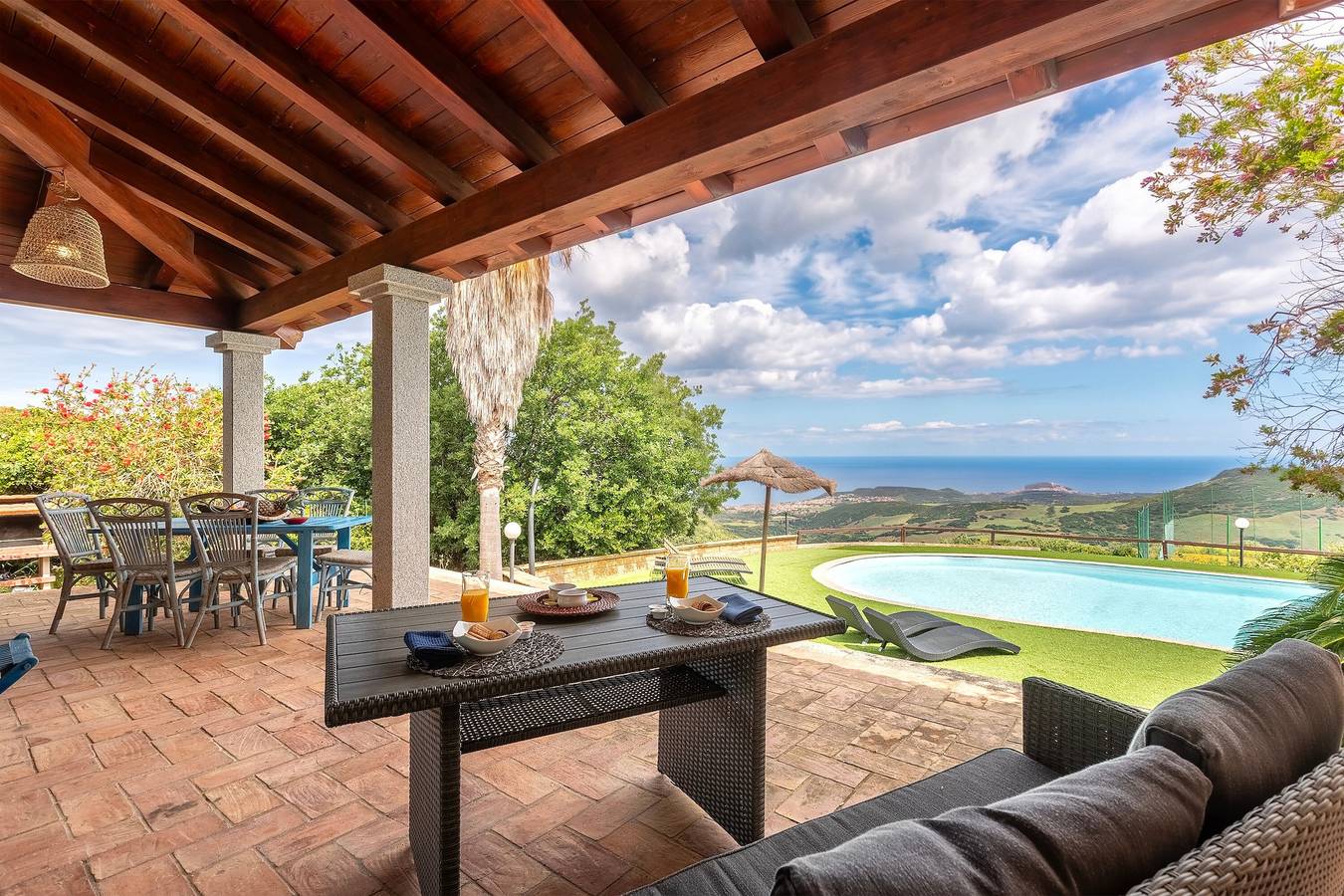 Villa 'Roberta con Grande Piscina Privata', Vista Mare, Wi-Fi e Aria Condizionata in Tergu, Provincia di Sassari