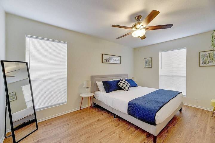 Vacation house for 6 people, with yard and terrace as well as pool, with pets in Lake Travis