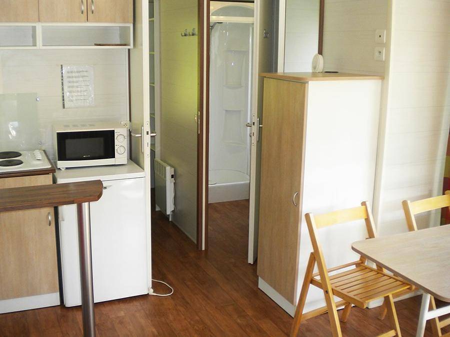 Flower camping Les Reflets Du Val D'argent - Mobilheim 4 personen - Mobilheim Komfort 20m² (2 Zimmer) + Tv + Halbüberdachte Terrasse 16m². in Sainte-Marie-aux-Mines, Regionaler Naturpark Belchen der Vogesen