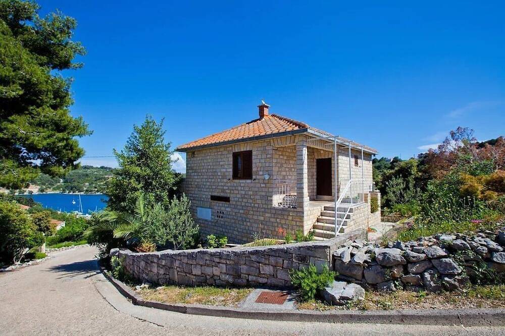 Ganze Wohnung, Tranquil location on an Island near the historic Roman city of Split in Rogac, Solta