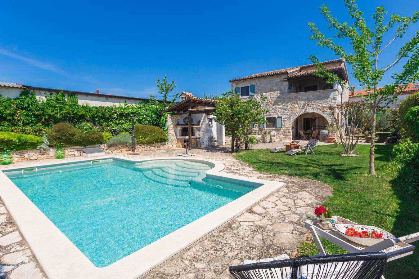 Beeindruckende Finca mit Privatpool, Meerblick, Babybett und besonderem Interieur in Zentralistrien