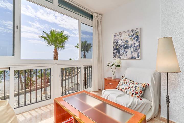 Apartamento entero, Apartamento Velimar – A pasos del mar y junto al parque acuático in Los Pinos (Almuñecar), Almuñecar