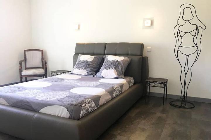 Location de vacances pour 6 personnes, avec terrasse ainsi que jardin et jacuzzi à Peri - 3