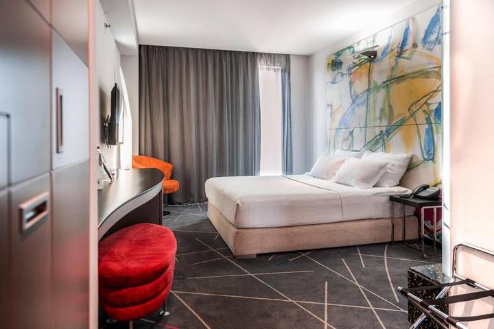Hotel para 3 personas, con terraza y vistas - 1