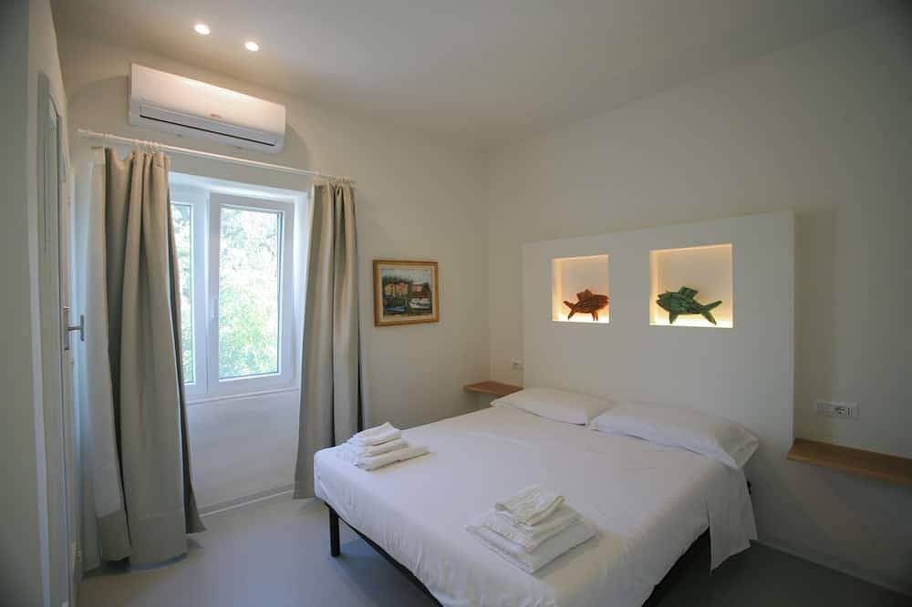 Ganze Wohnung, Il Carrubo - Three bedroom Apartment with Sea View in Procida, Neapel Provinz