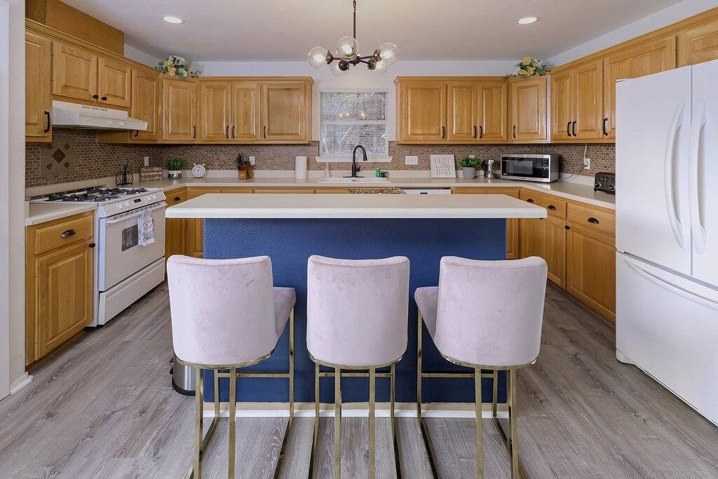 Secluded Retreat w/Private Pool, Epic Views, Room for the whole family! in Lago Vista, Lake Travis