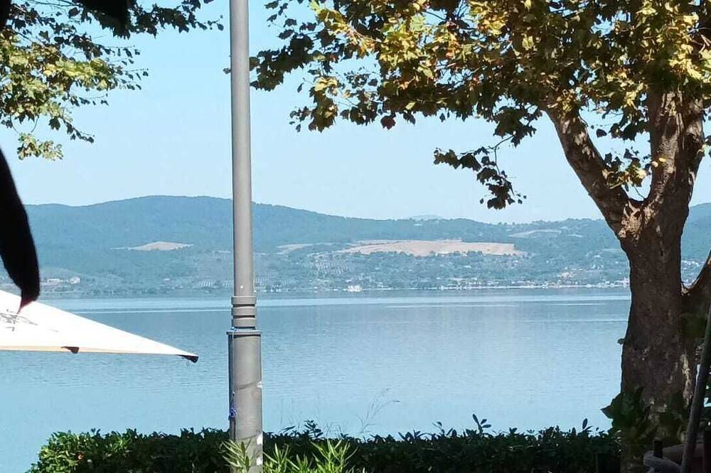 Apartamento entero, Apartment equipped with all amenities, only 50mt from the beach  in Anguillara Sabazia, Lago de Bracciano