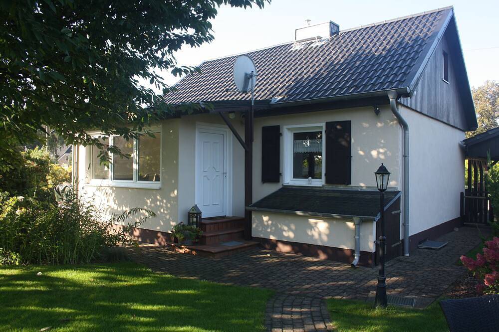 Ferienhaus in Bernau bei Berlin in ruhiger Lage mit Veranda und Terrasse in Bernau bei Berlin, Barnimerland Region