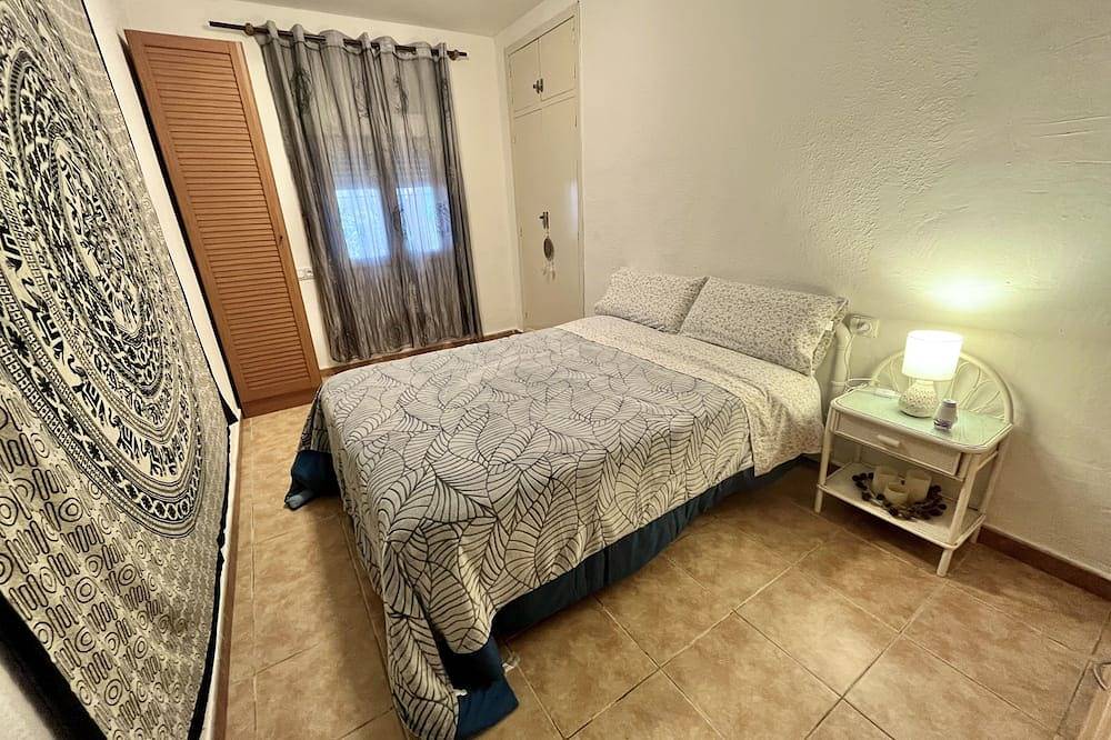Apartamento entero, Estudio acogedor con barbacoa, jardín y parking privado cubierto in Alicante, Costa Blanca