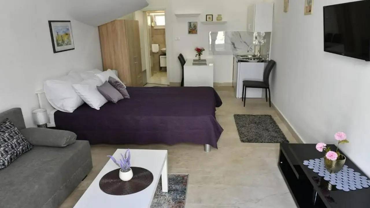 Ganze Ferienwohnung, Ferienwohnung für 2 Personen (25 m²) in Sinj in Sinj, Dalmatinisches Zagora