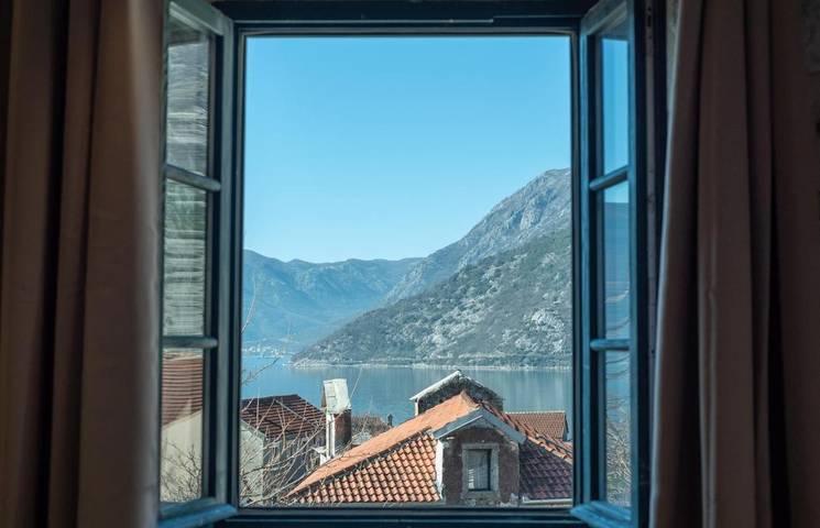 Gîte pour 4 personnes, avec vue ainsi que terrasse et piscine dans Risan - 2