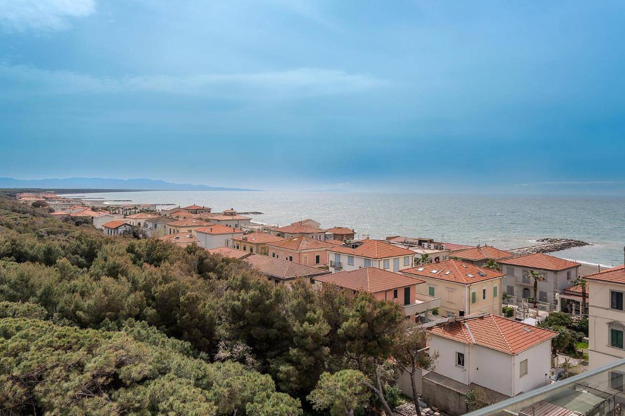 Deluxe Double Room with Side Sea View in Marina di Cecina, Cecina