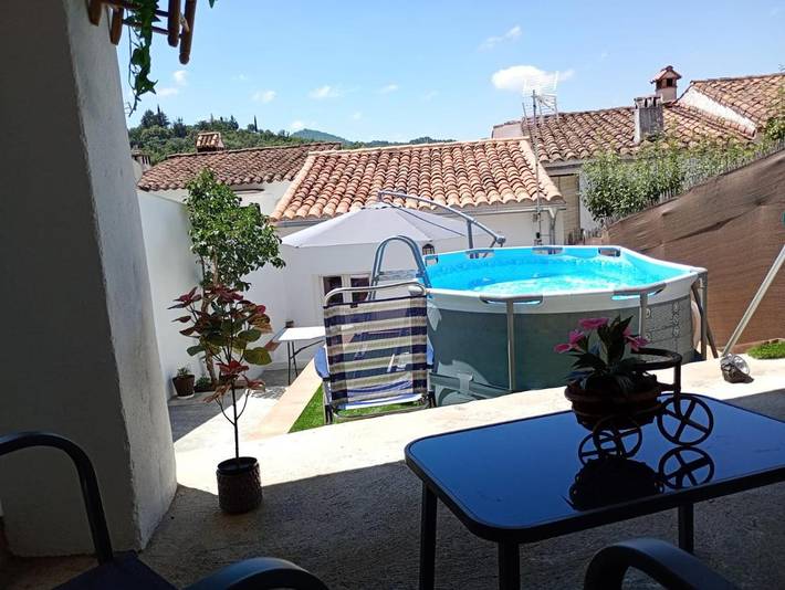 Casa de vacaciones para 6 personas, con terraza y vistas además de jardín y piscina - 1