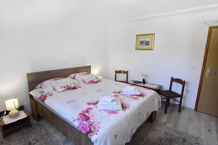Ganze Wohnung, Zimmer für zwei Personen mit eigenem Bad, zwei Schritte vom Meer entfernt in plaža Zambratija, Zambratija