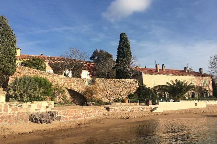 Maison historique les pieds dans la Méditerranée! in Agay, Saint-Raphaël (Var)