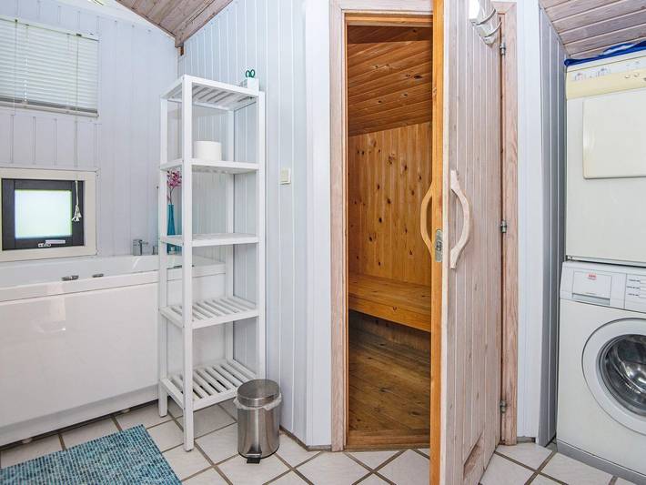 Ferienhaus für 8 Personen, mit Whirlpool und Terrasse sowie Garten und Sauna in Pøt Strandby - 4