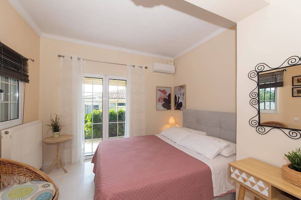 Charming 4-bedroom villa with Wifi, Ac in Lagana in Kalamaki, Zakynthos