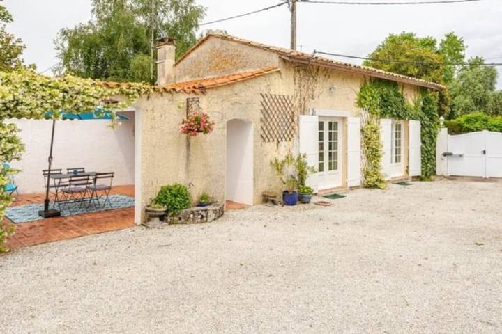 Location de vacances pour 4 personnes, avec jardin à Villegouge - 2