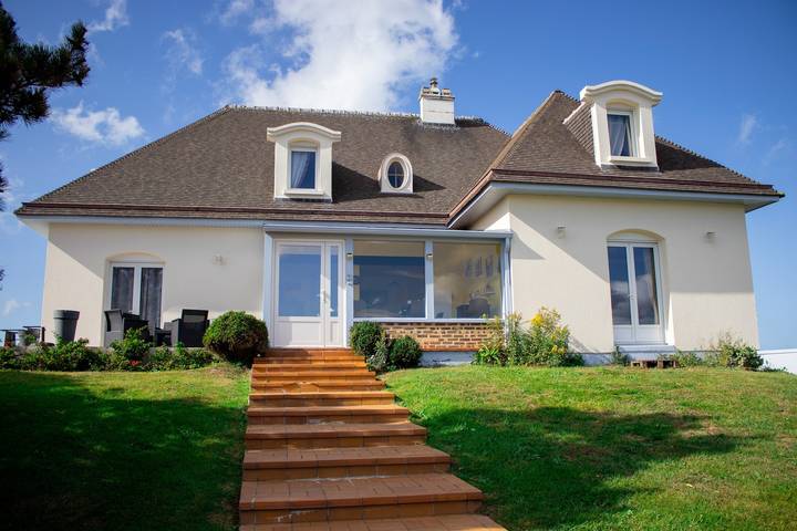 Hel enrumslägenhet, Studio 'Charmant  Bord De Mer' with Private Terrace, Shared Garden and Wi-Fi in Saint-Côme-de-Fresné, Bayeux region