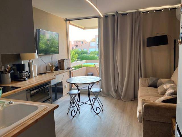 Gîte pour 2 personnes, avec bassin pour enfant ainsi que terrasse et piscine dans Plage Saint-Maurice - 2