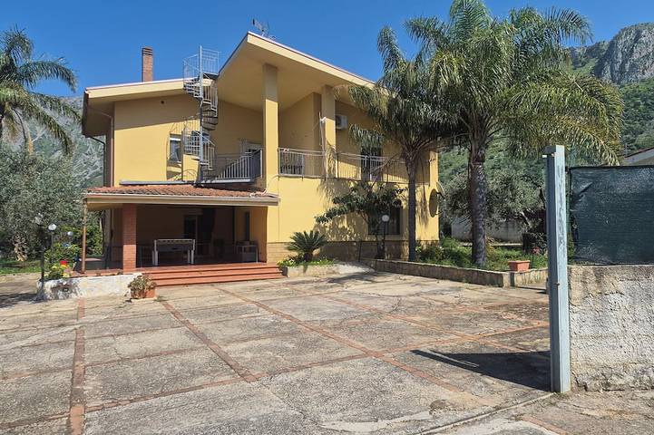 Location de vacances pour 12 personnes, avec Jardin à Cinisi