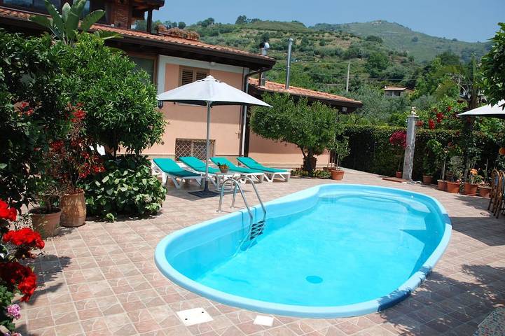 Villa für 6 Personen, mit Garten und Whirlpool - 1