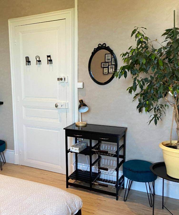 Appartement de vacances entier, Double Room with Private Bathroom in Deux Rivières, Région d'Auxerre