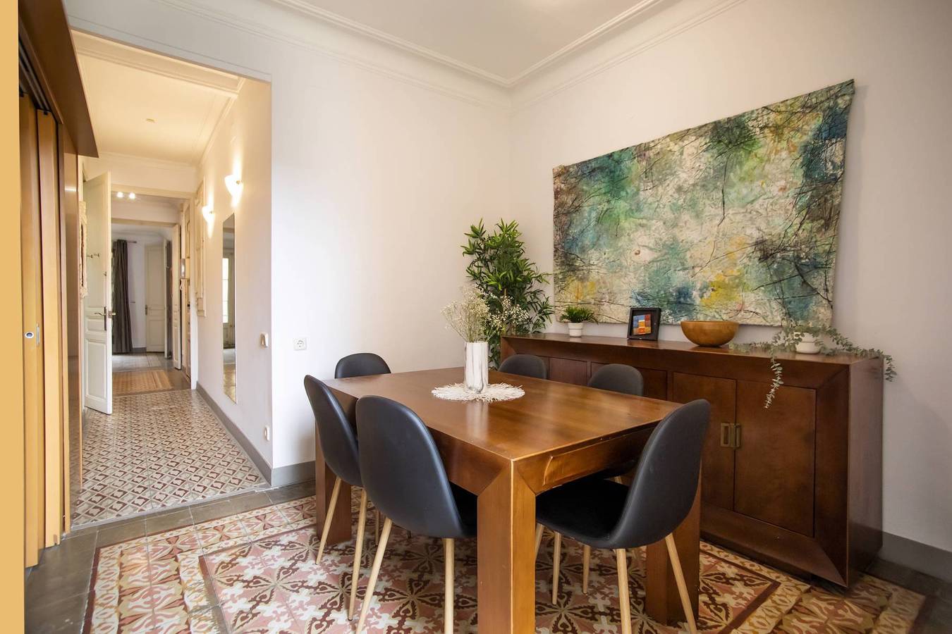 Ganze Wohnung, Ferienwohnung für 6 Personen mit Balkon in Barcelona Zentrum, Barcelona