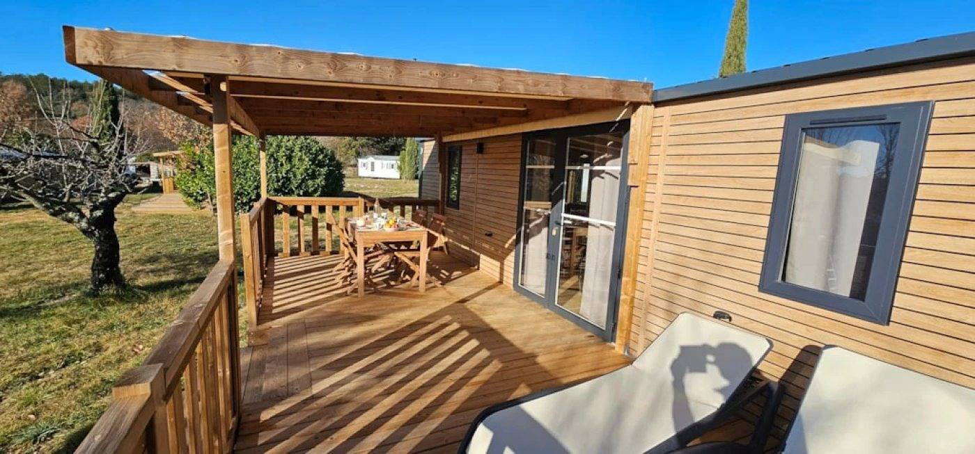 Zecamping 3* pet friendly et piscine avec accès direct à un lac in Saint-Laurent-du-Verdon, Verdon Regional Natural Park
