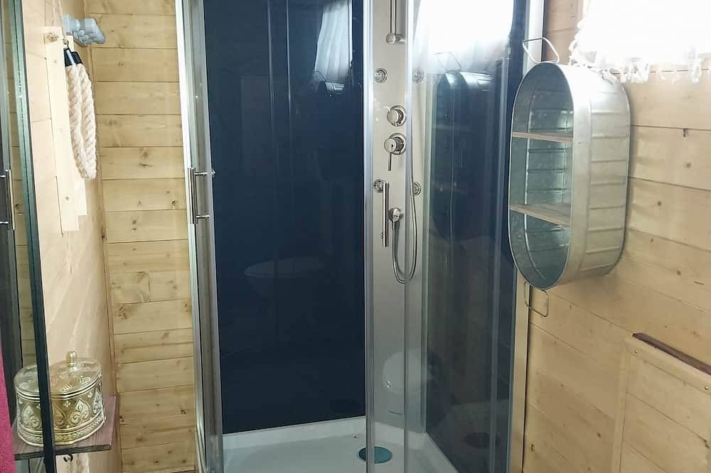 La Libellule,  roulotte avec spa privé en campagne in Lurcy-Lévis, Allier