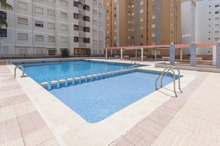 Apartamento para 6 personas, con piscina y terraza en Gandía