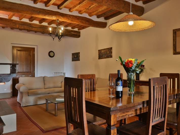 Agriturismo per 7 persone, con Terrazza e Giardino nonché Piscina a Reggello