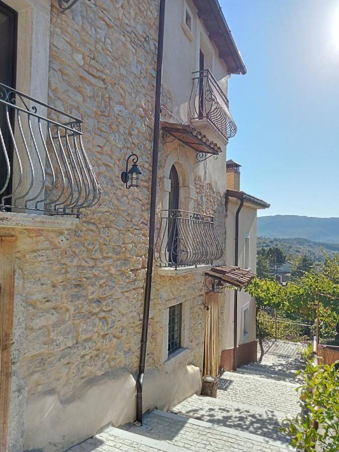 Il Borgo della Zittola in Montenero Val Cocchiara, Nationalpark Abruzzen