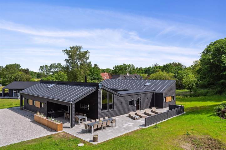Ferienhaus für 22 Personen, mit Terrasse und Sauna sowie Whirlpool in Bønnerup Strand