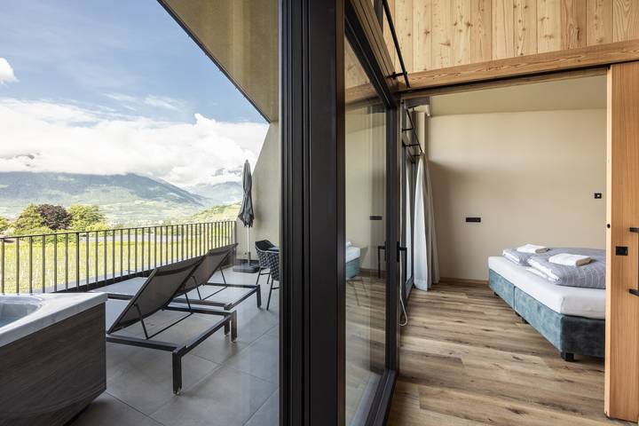 Gîte pour 4 personnes, avec jacuzzi ainsi que balcon et jardin à Scena