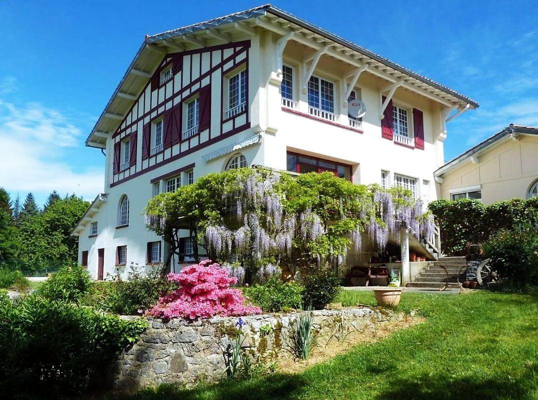 Charmante maison d'hôtes de vacances - Hi Pyrenees - Jardin privé de 4000 m2 face au Pic du Midi in Bagnères-de-Bigorre, Hautes-Pyrénées