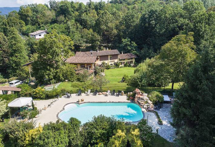 Appartamento per 4 persone, con Balcone e Terrazza nonché Giardino e Piscina a Orino