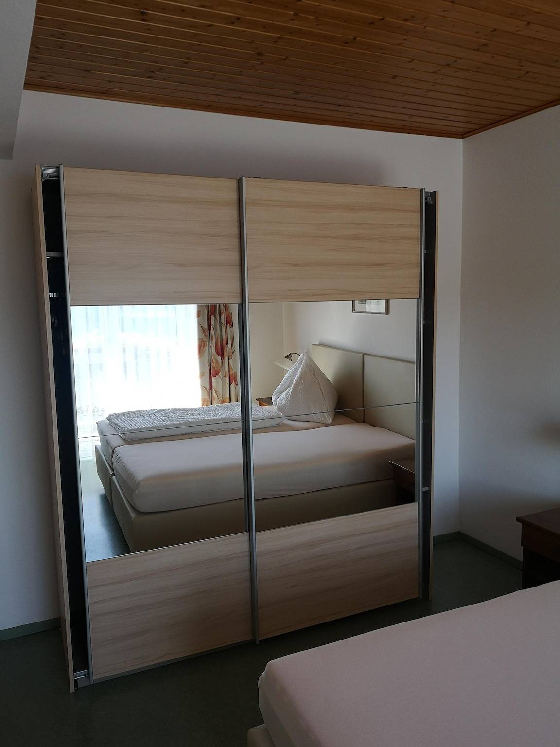 Geheel vakantieappartement, Dz mit Balkon, Seeblick in Villach, Klagenfurt - Villach & omgeving