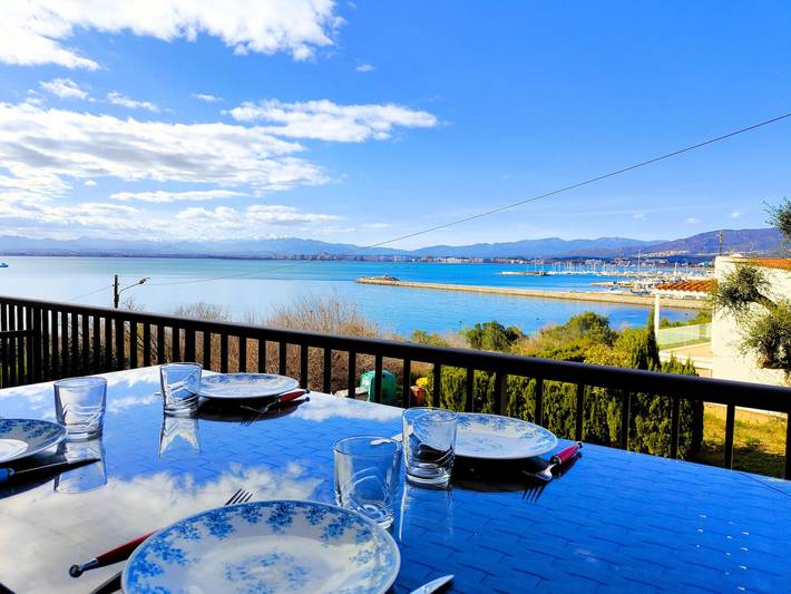 Location de vacances pour 6 personnes, avec terrasse à Roses