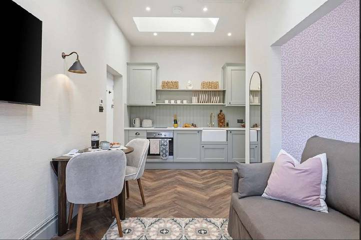 Entire apartment, Luxury Super King Annexe Nr Goodwood in Chichester, South Downs