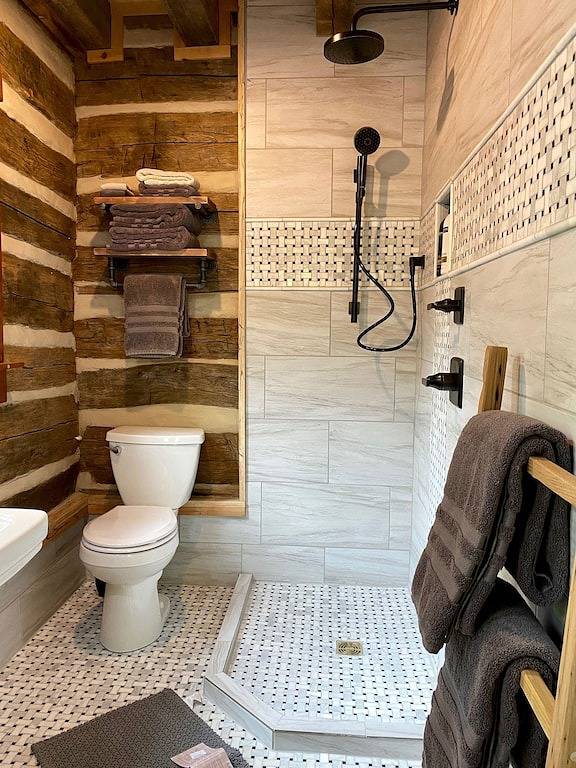 Creekside Cabin, located just minutes from Blowing Rock! in Blue Ridge Parkway, Caldwell County