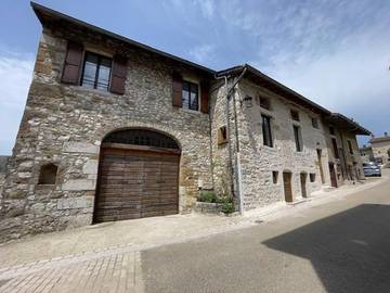 Gîte pour 11 personnes, avec vue et jardin, animaux acceptés dans Val-Revermont