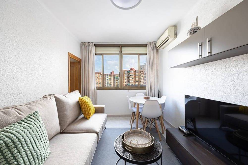 Ganze Wohnung, Experience the charm of our lovely and intimate 3-bedroom home. in Cornellà de Llobregat, Baix Llobregat