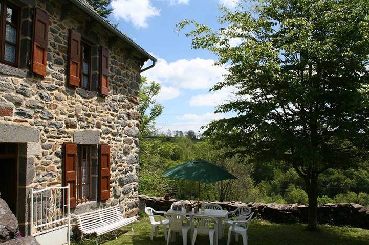 Location de vacances pour 7 personnes, avec Balcon à Curières