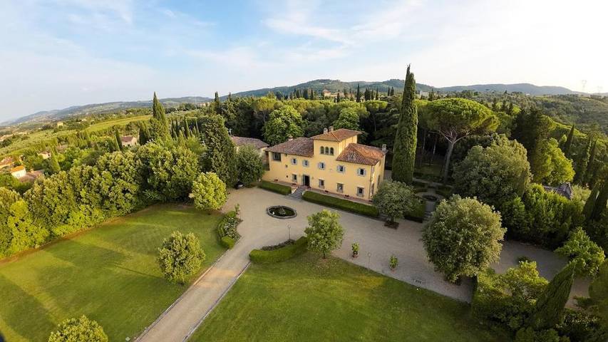 Villa per 16 persone, con panorama e giardino nonché piscina, con animali domestici in Carmignano