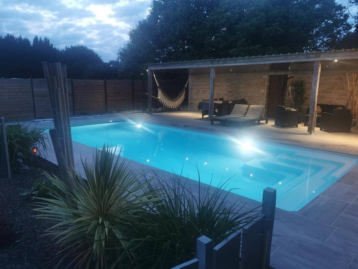 Logement cosy avec piscine et jacuzzi privatifs in Saint-Dolay, Région de Vannes