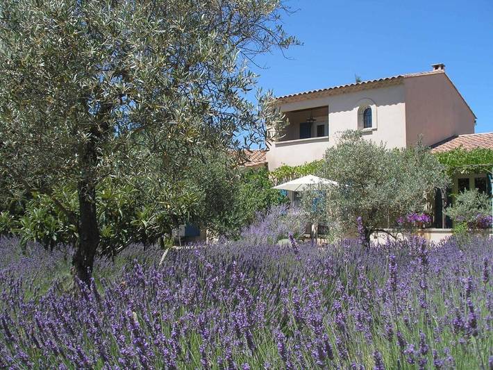 Ferienwohnung für 4 Personen, mit Ausblick und Garten in Lacoste